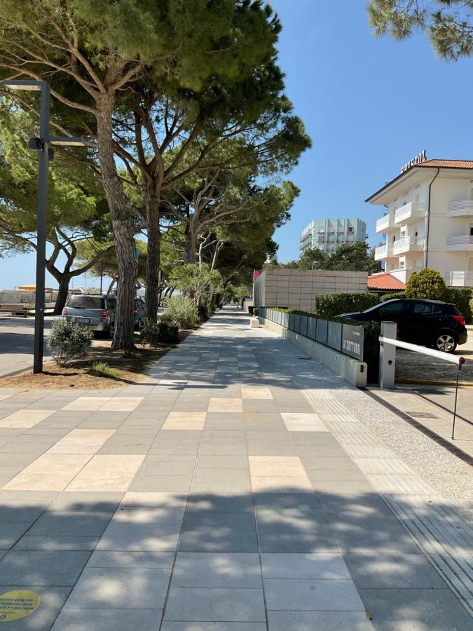 Beach Front Apartment Sabbiadoro Lignano Sabbiadoro Exteriör bild
