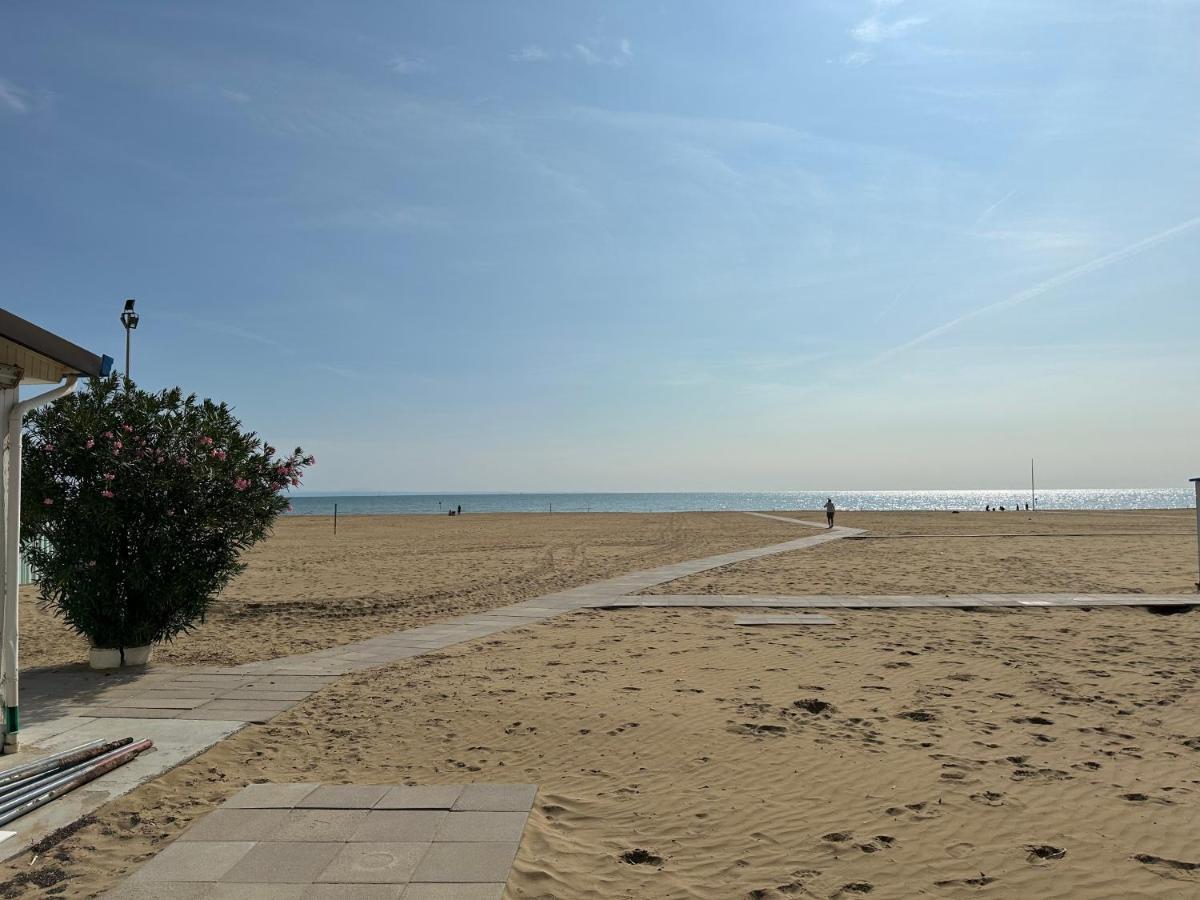 Beach Front Apartment Sabbiadoro Lignano Sabbiadoro Exteriör bild