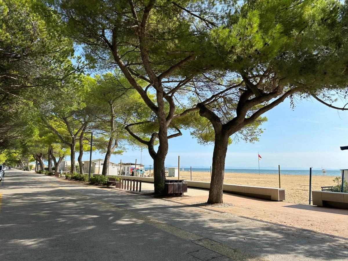 Beach Front Apartment Sabbiadoro Lignano Sabbiadoro Exteriör bild
