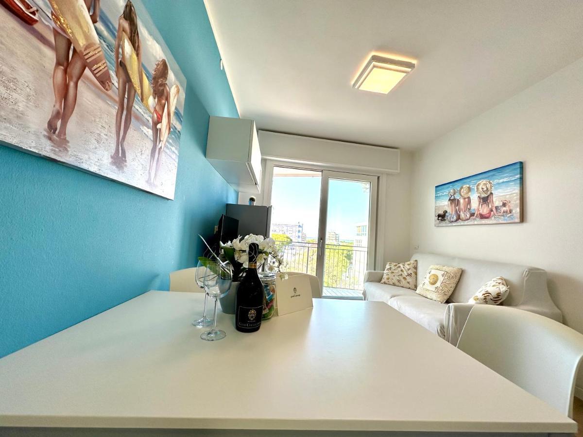 Beach Front Apartment Sabbiadoro Lignano Sabbiadoro Exteriör bild