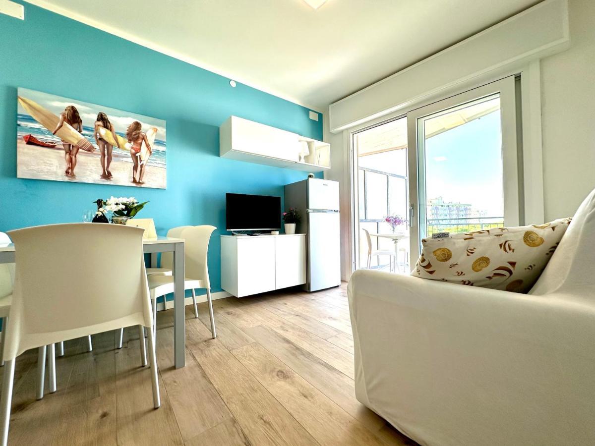 Beach Front Apartment Sabbiadoro Lignano Sabbiadoro Exteriör bild