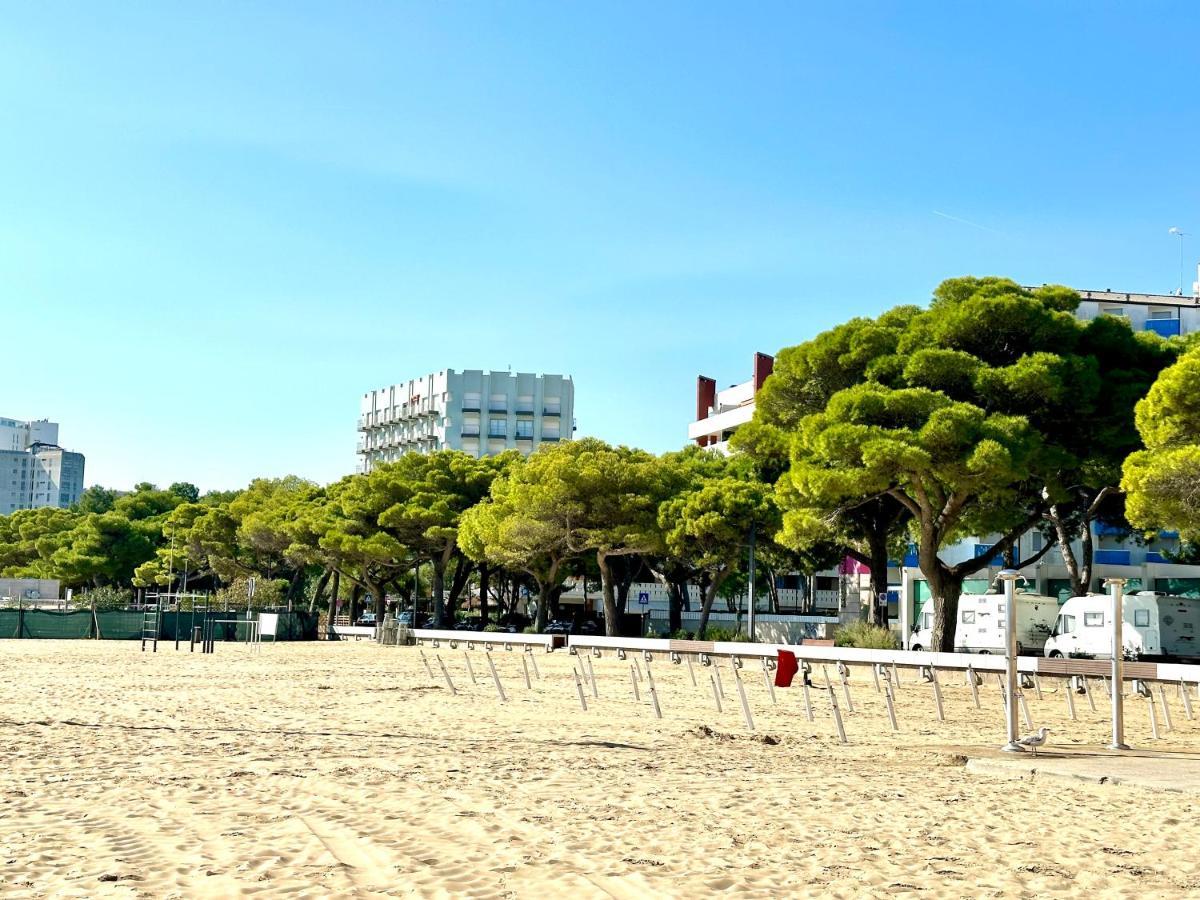 Beach Front Apartment Sabbiadoro Lignano Sabbiadoro Exteriör bild